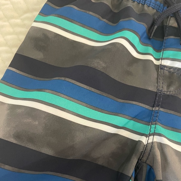 OLD NAVY BABY BOY STRIPED SWIM TRUNKS SIZE 18/24 MONTHS NWT - Picture 3 of 5